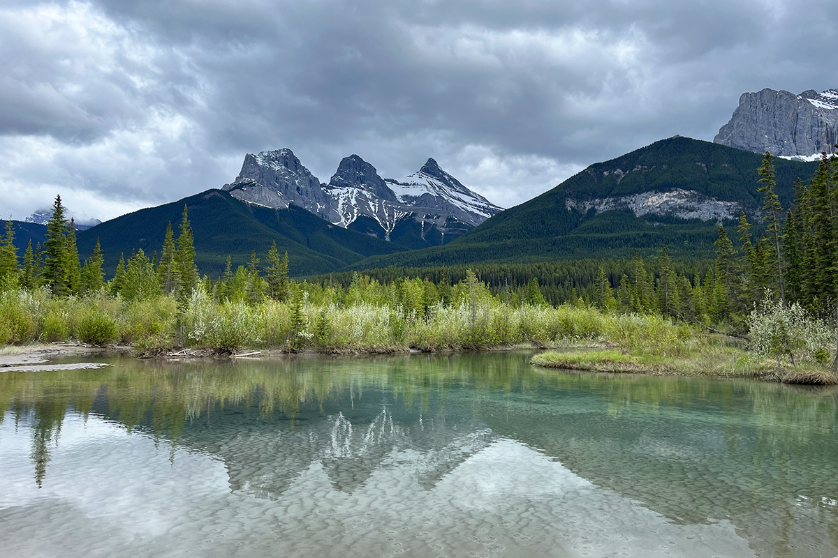 Three Sisters Viewpoint Canmore Kanada