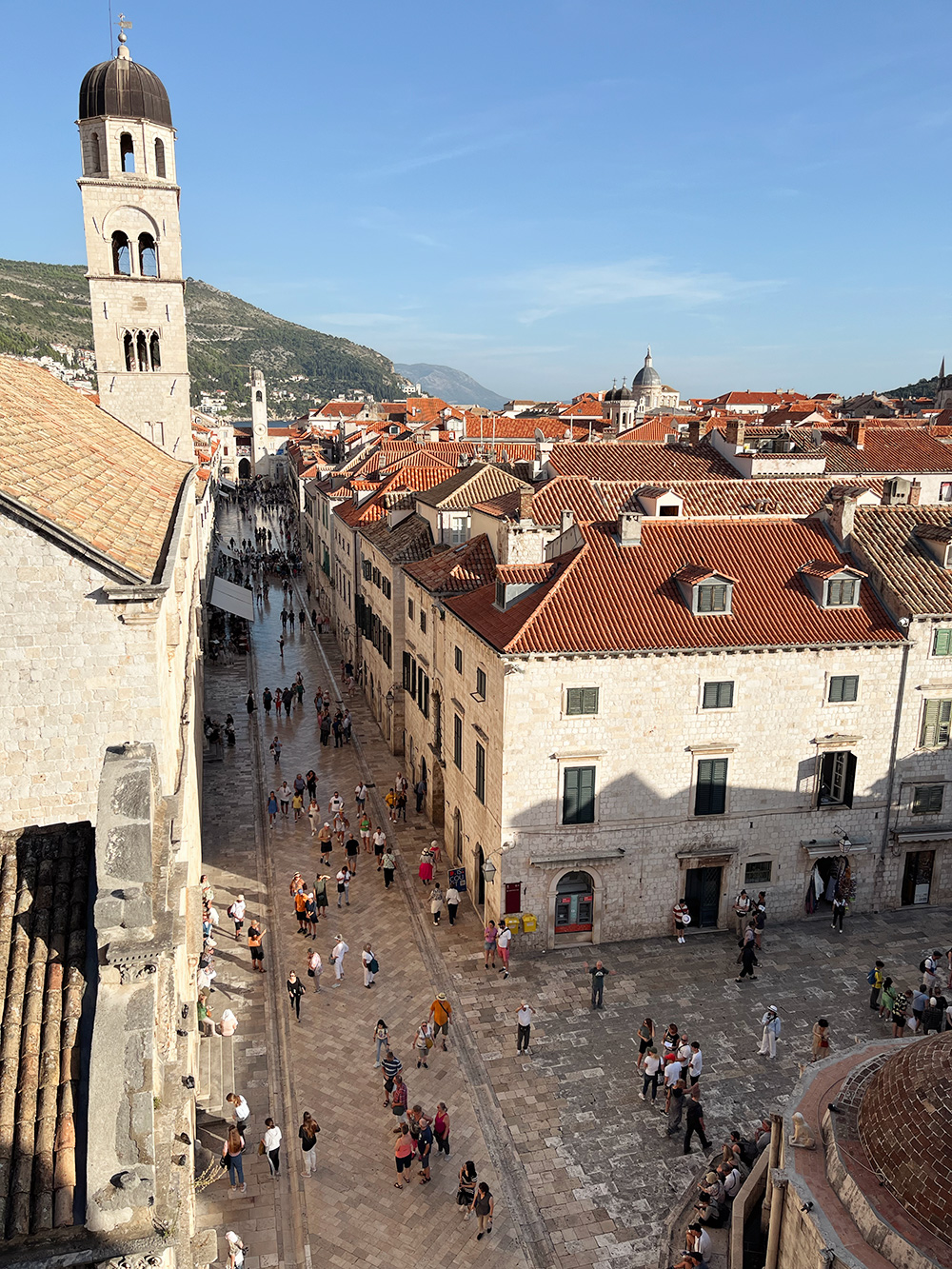Stradun pääkatu Dubrovnikin vanhassa kaupungissa